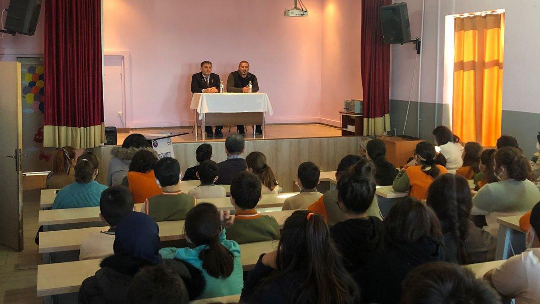 Mehmet Bülent Özyürük Ortaokulu'nun 15 Temmuz Demokrasi ve Milli Birlik Günü Etkinliği