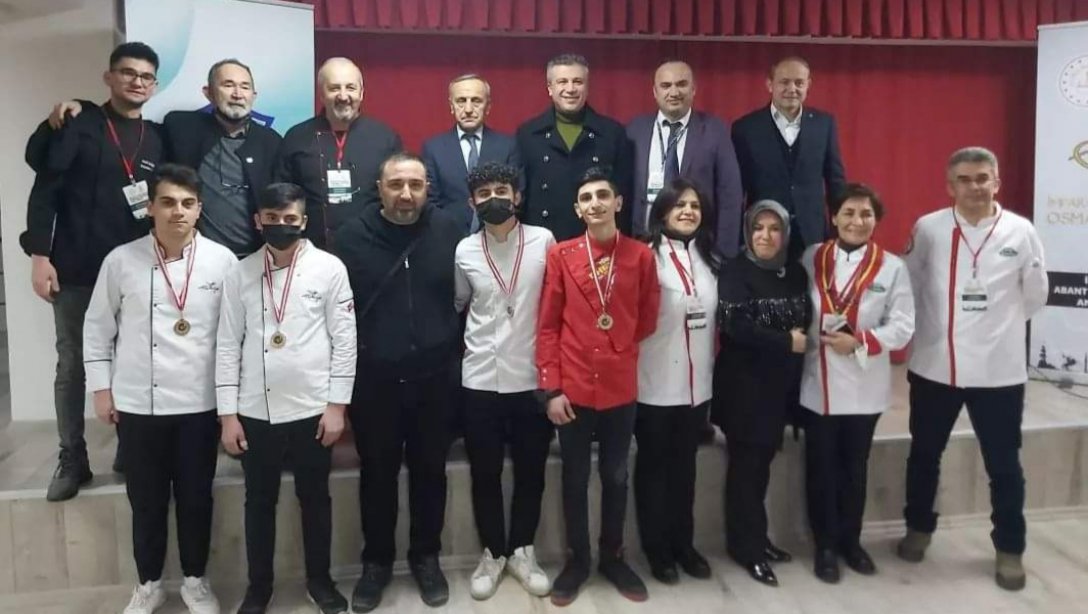 İbn-i Sina Mesleki ve Teknik Anadolu Lisesi Bolu Osmanlı Mutfağı Yemek Yarışmasında Gümüş Madalya Kazandı 
