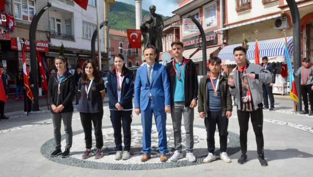 19 Mayıs Atatürk'ü Anma, Gençlik ve Spor Bayramı İnebolu Atatürk Anıtı Önünde Kutlandı