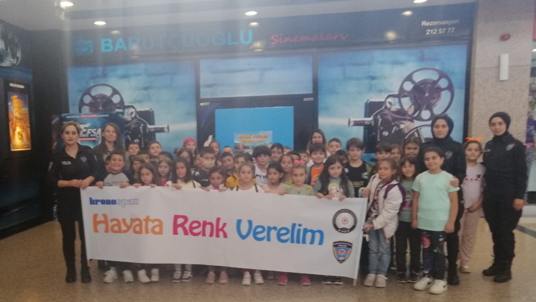  İnebolu İlçe Emniyet Müdürlüğü Mehmet Bülent Özyürük İlkokulu Öğrencilerini Sinemaya Götürdü