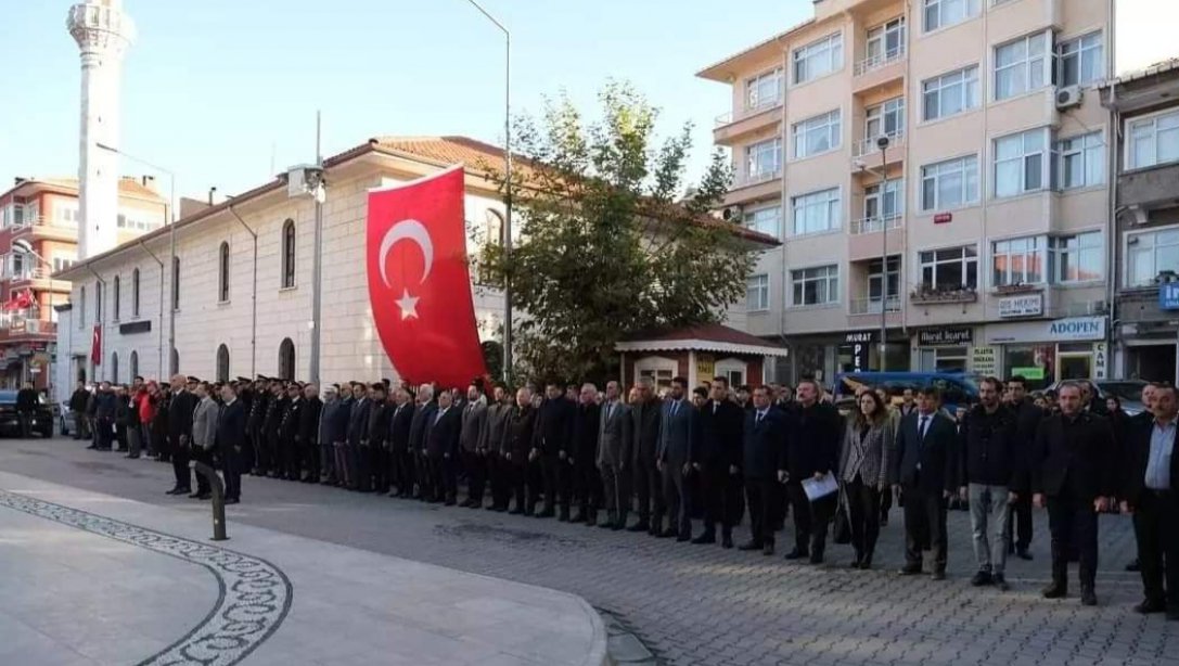 10 Kasım Atatürk'ü Anma Programı Atatürk Meydanı'nda Gerçekleştirildi