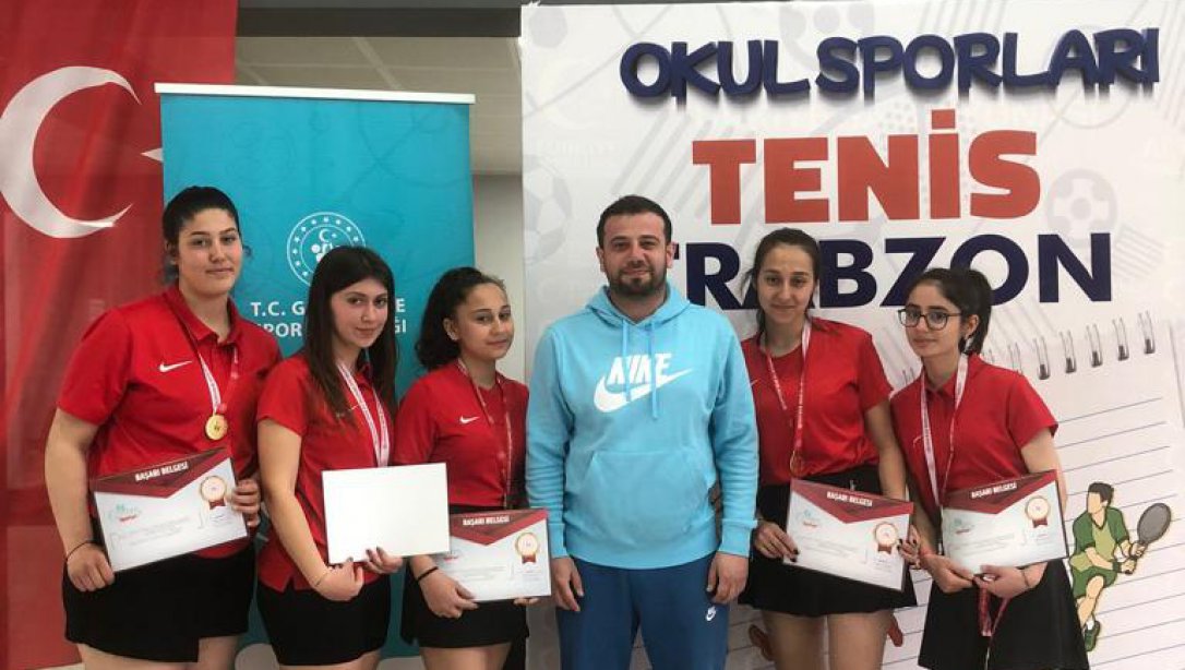 İnebolu Anadolu Lisesi Kız Tenis Takımı Bölge Şampiyonasında 